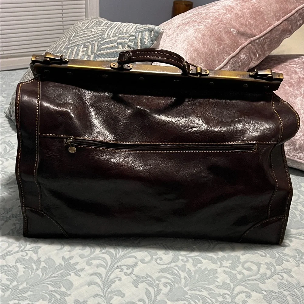 Exquisite Leather Weekend/Overnight bag. - Picture 3 of 10